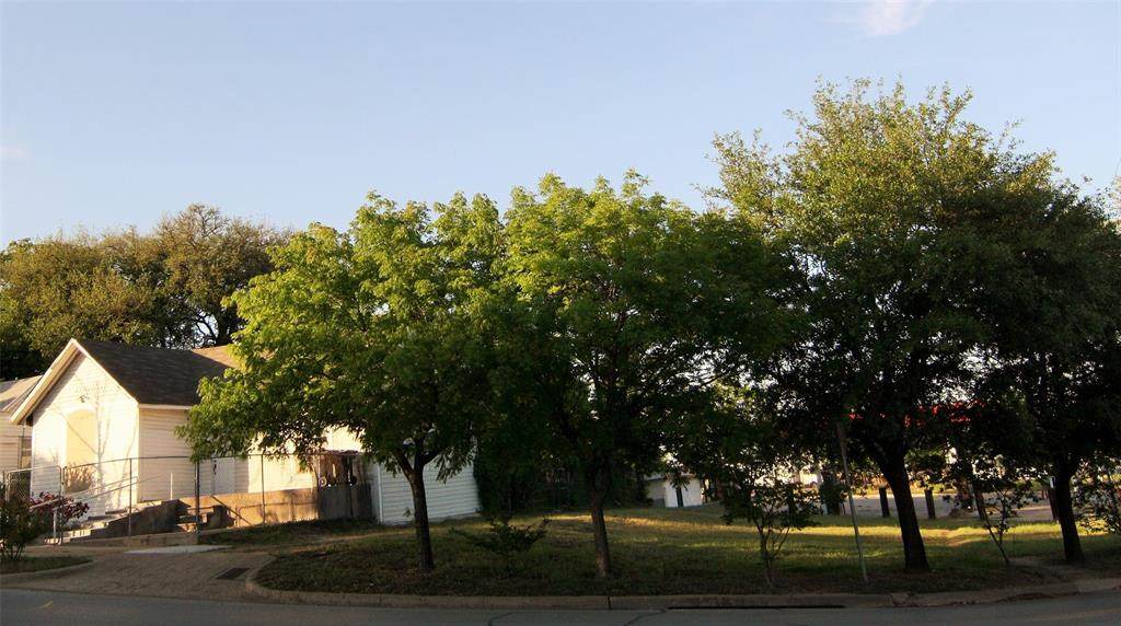1302 Calhoun Street - Photo 1