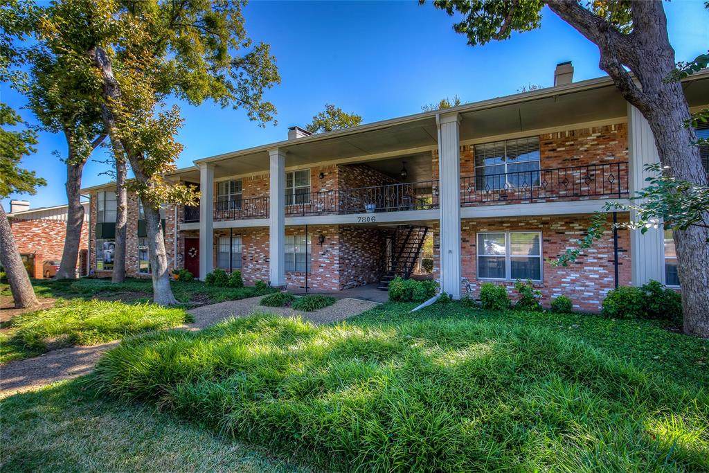 7806 Royal Lane - Photo 1