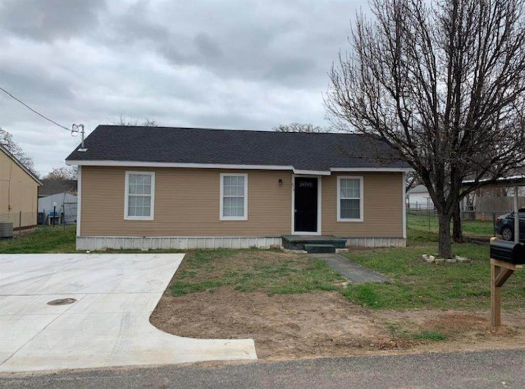 670 Oak - Photo 1