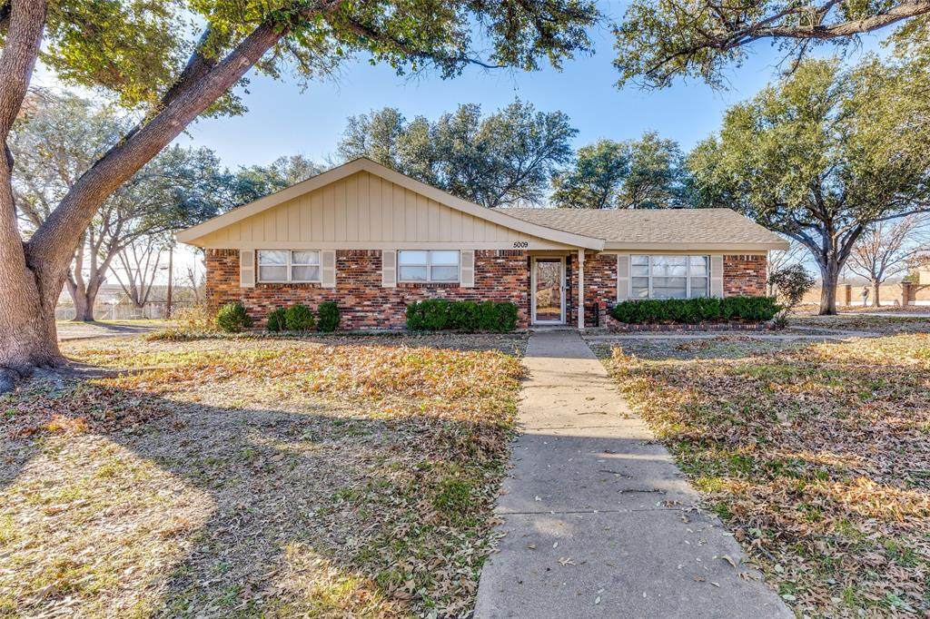 5009 Cummings Drive - Photo 1