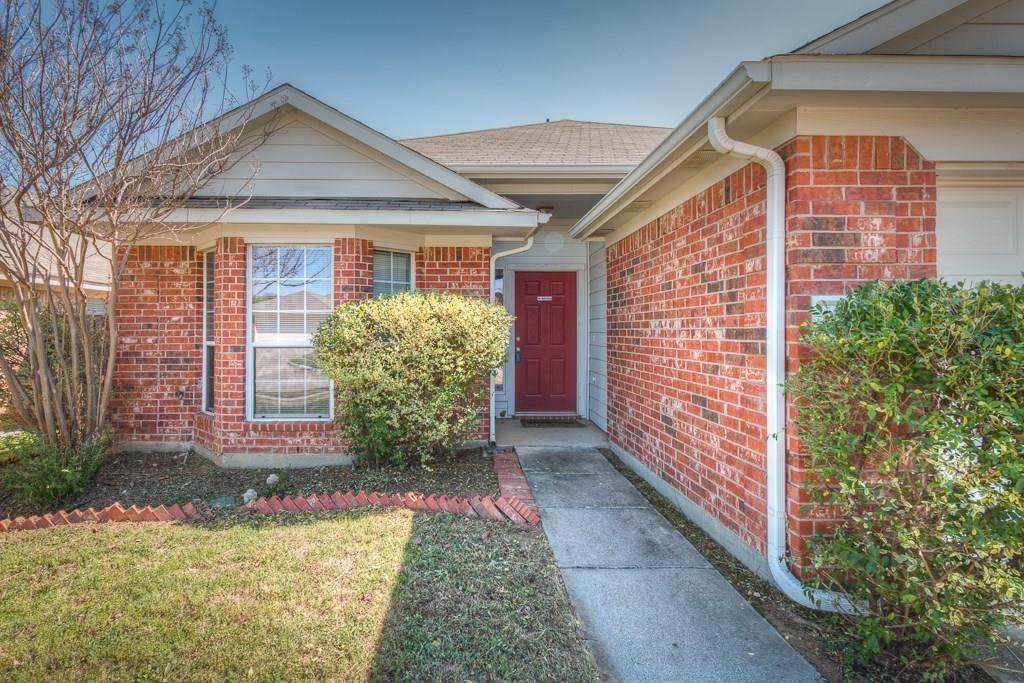 2013 Castleview Drive - Photo 1