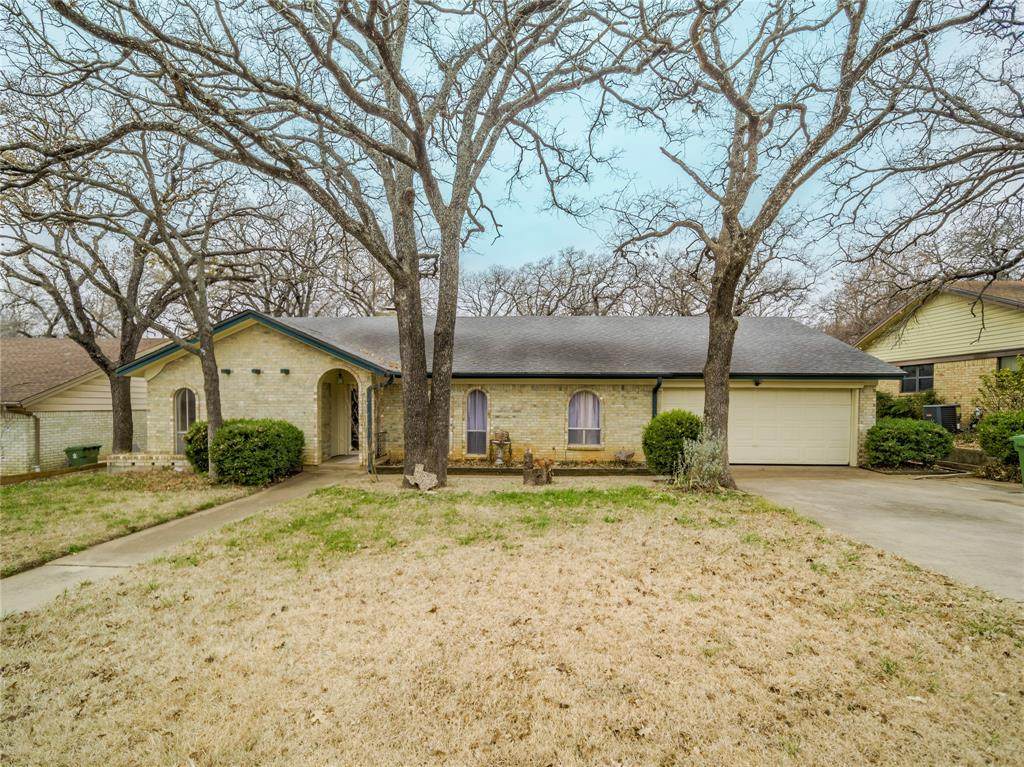 409 Twin Creek Drive - Photo 1