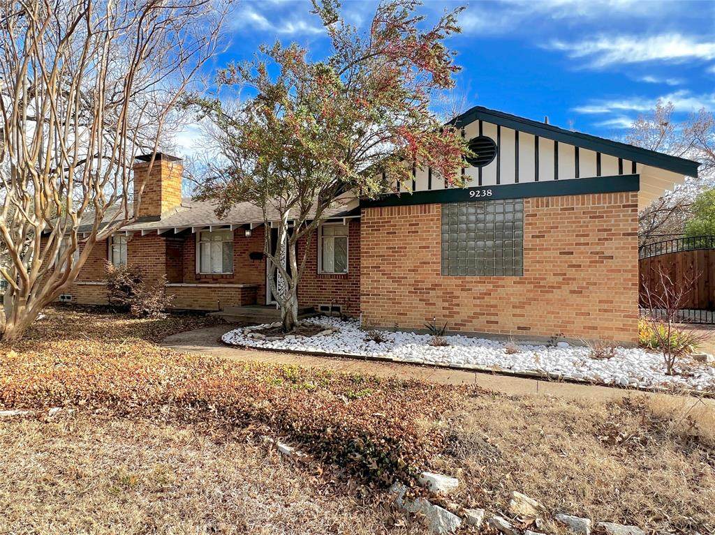 9238 Forest Hills Boulevard - Photo 1