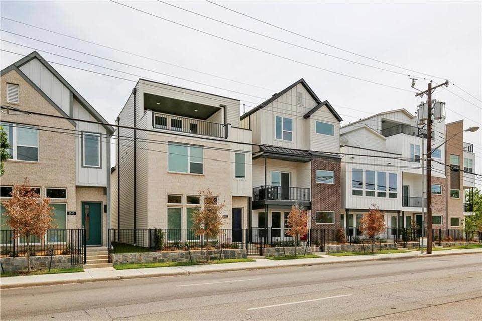 1129 Manderly Court - Photo 1