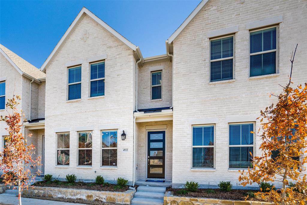 4933 Barcelona Avenue - Photo 1
