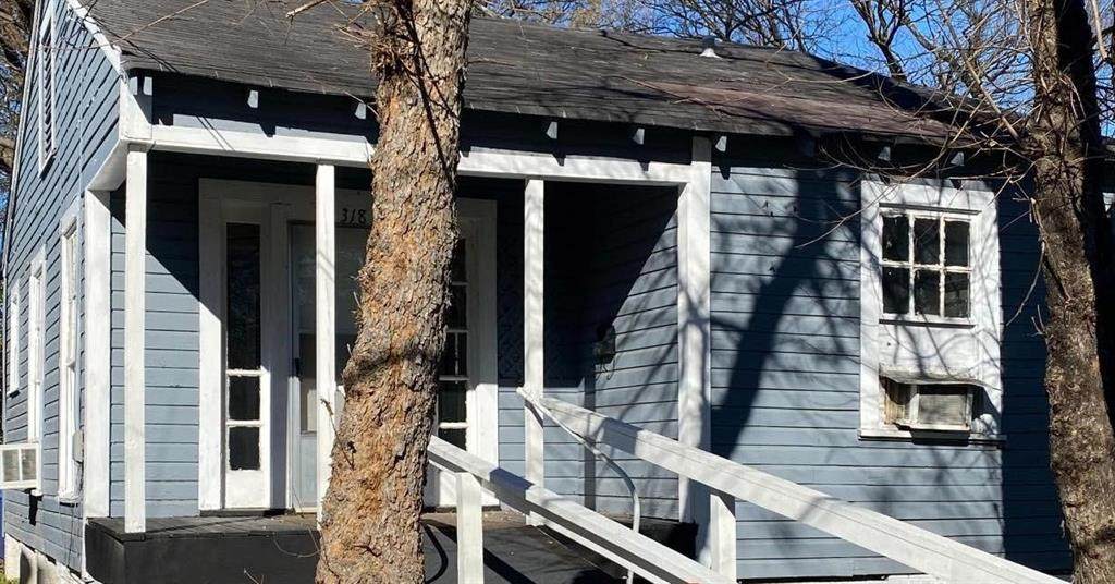318 68TH Street - Photo 1