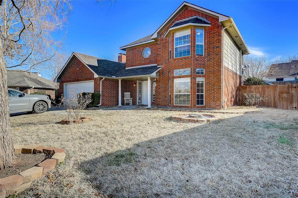 1929 Lakeview Circle - Photo 1