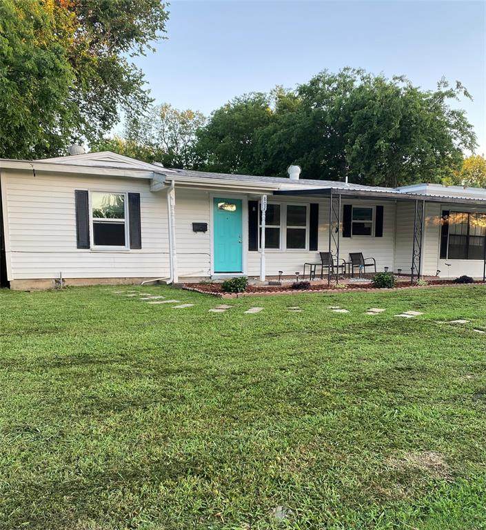 802 Dallas Street - Photo 1