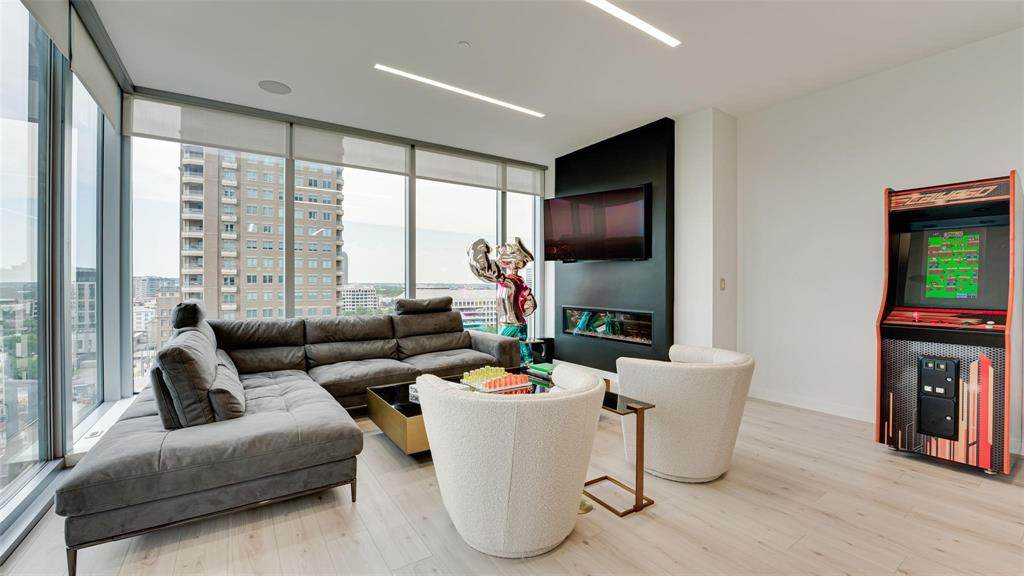 2900 Mckinnon Street - Photo 1