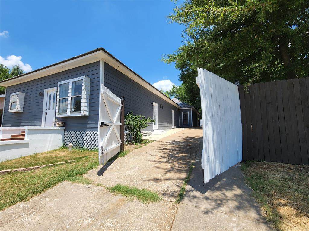 1511 Woodard Street - Photo 1