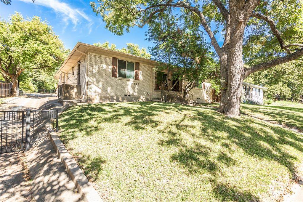 10723 Lake Gardens Drive - Photo 1