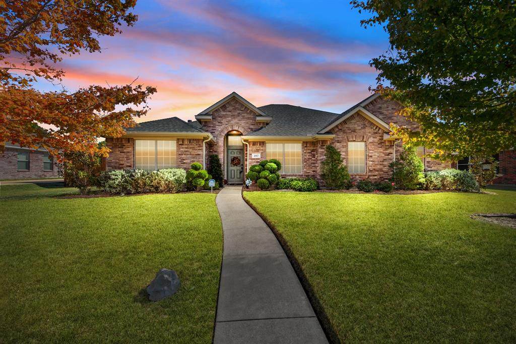 207 Sandy Way - Photo 1