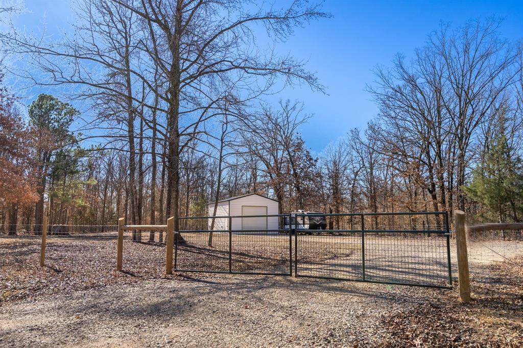 290 Private Road 5861 - Photo 1