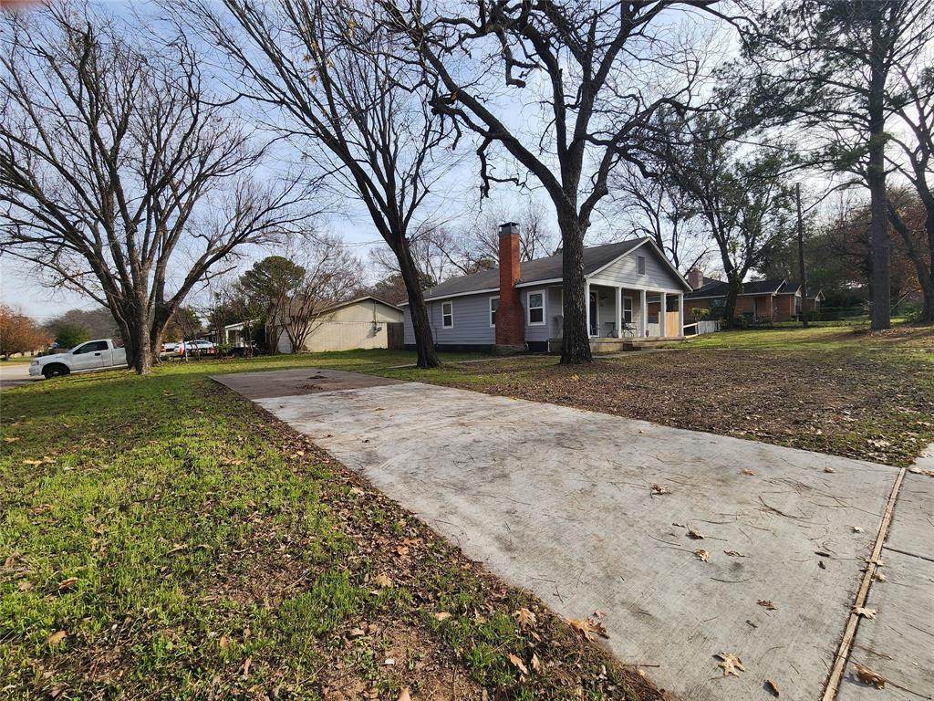 731 Oakwood Lane - Photo 1