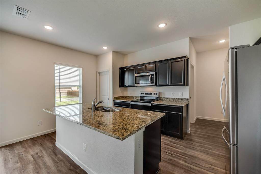 713 Peach Tree Lane - Photo 1
