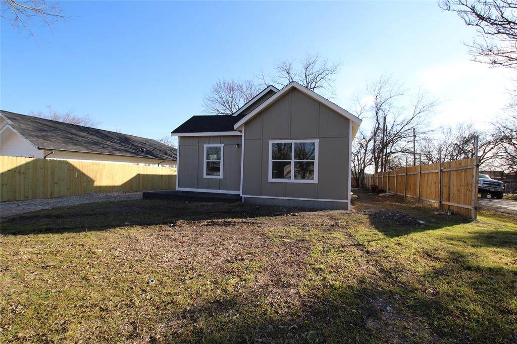 3909 Cornelia Street - Photo 1