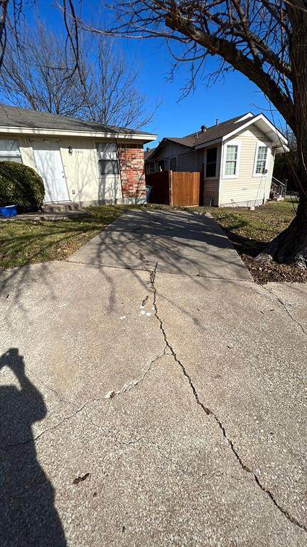 5404 Helmick Avenue - Photo 1