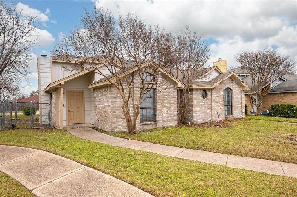 2816 Rutgers Circle - Photo 1