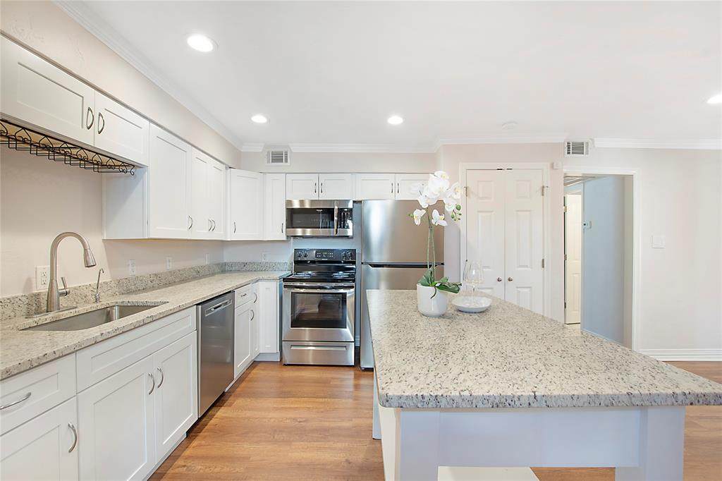 2722 Knight Street - Photo 1