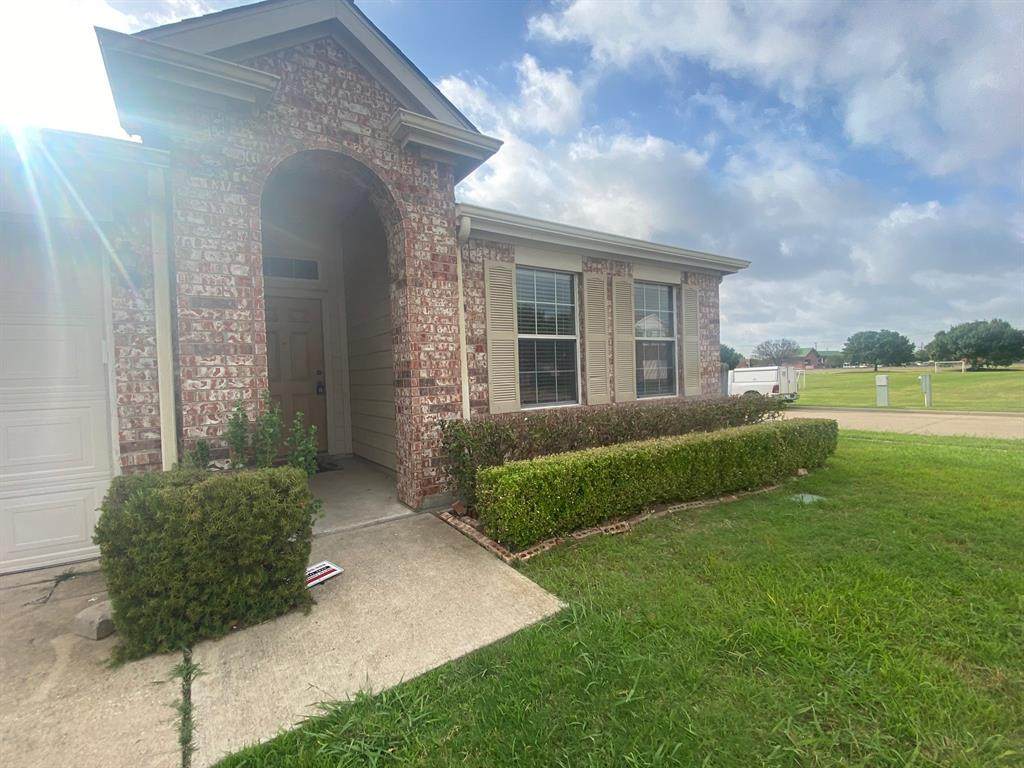 206 Lakehurst Drive - Photo 1