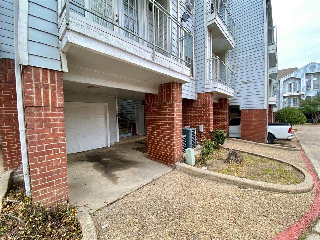 9823 Summerwood Circle - Photo 1