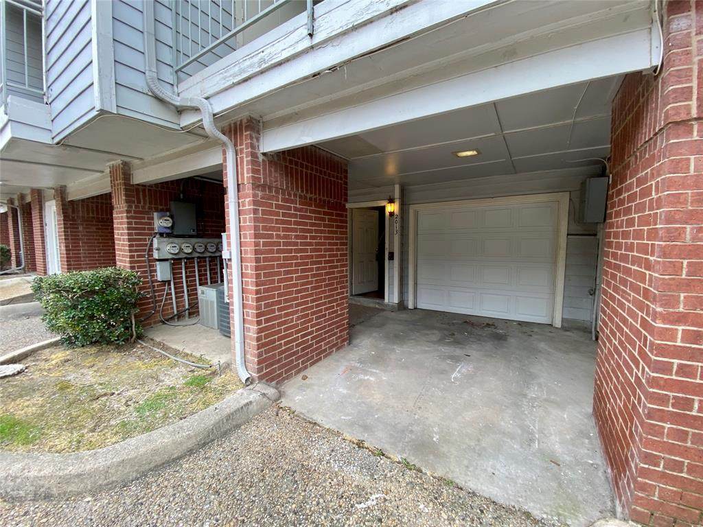 9823 Summerwood Circle - Photo 1