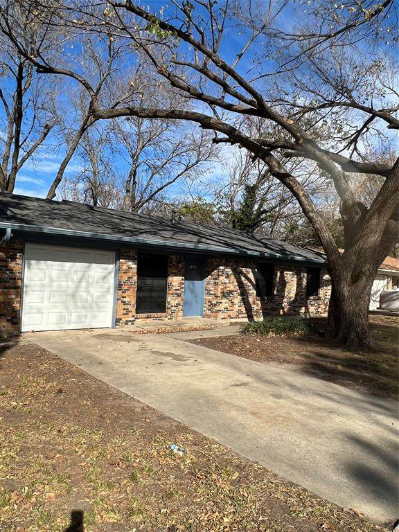 2603 Foxcroft Circle - Photo 1