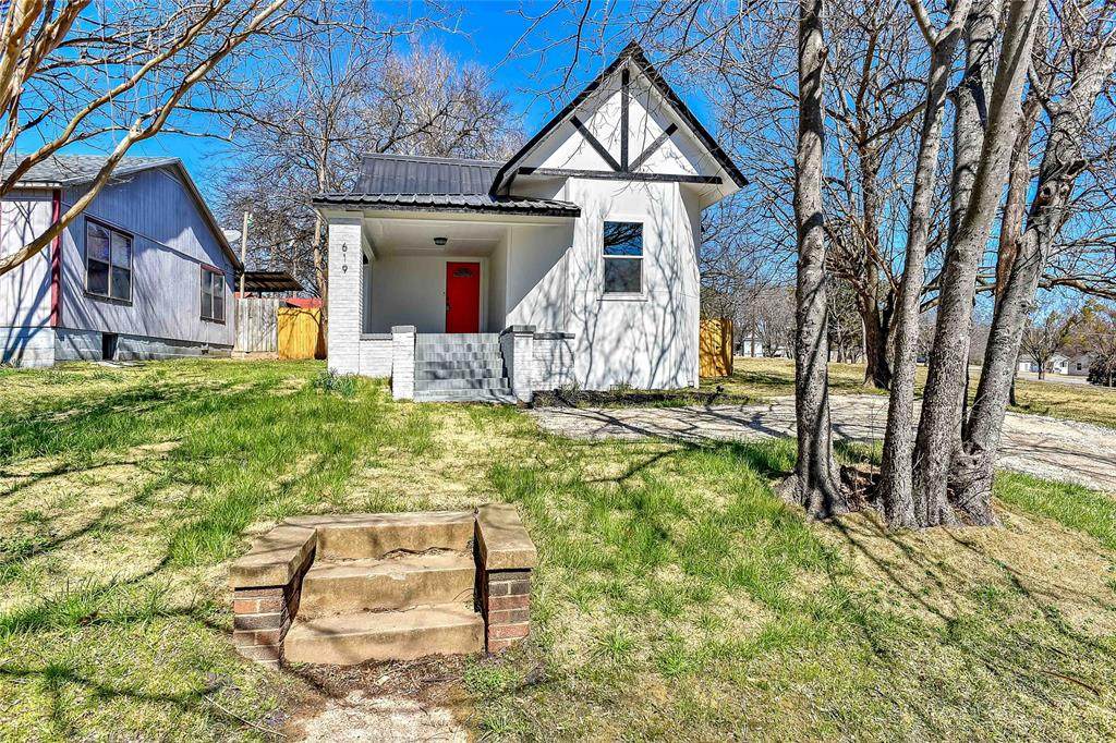 619 Sears Street - Photo 1
