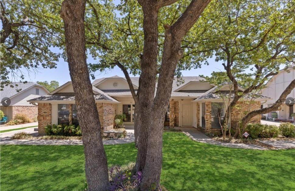 1819 Crooked Lane - Photo 1