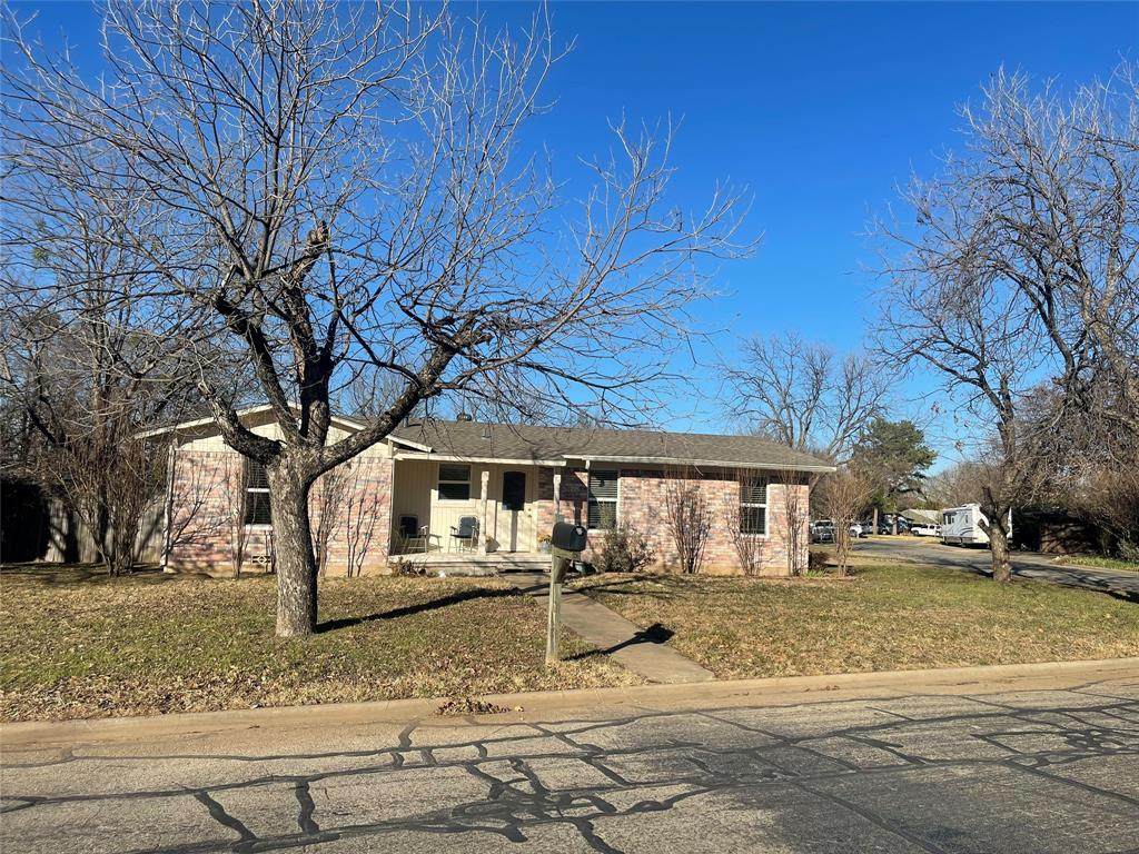 900 Elizabeth Boulevard - Photo 1