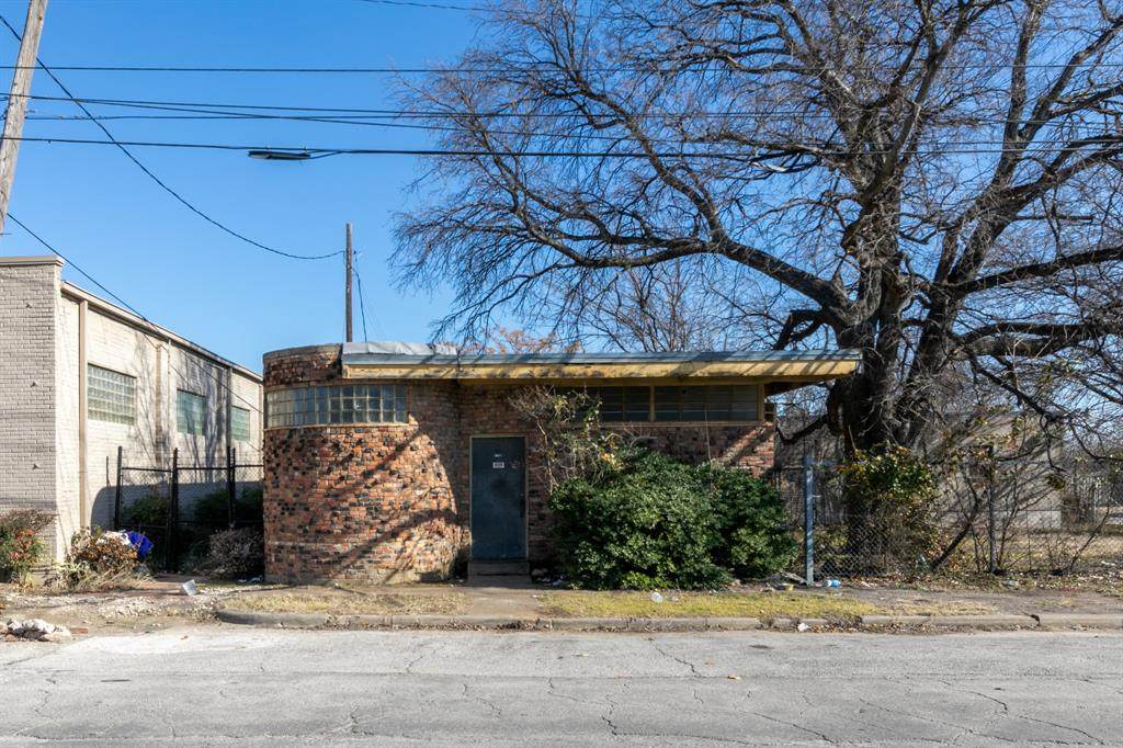 109 New York Avenue - Photo 1