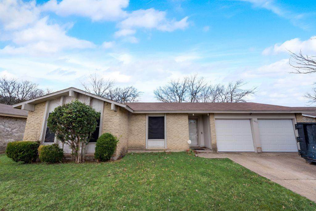1407 Oakbrook Street - Photo 1