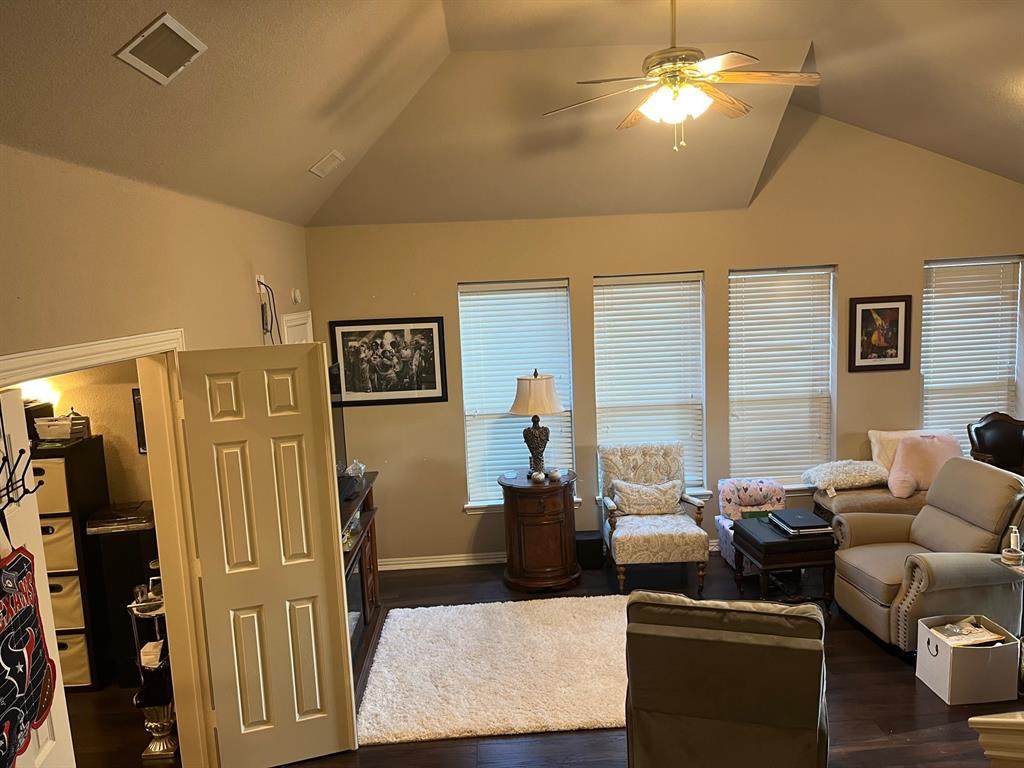 1307 Sunset Ridge Circle, Cedar Hill, TX 75104 (MLS 20238173