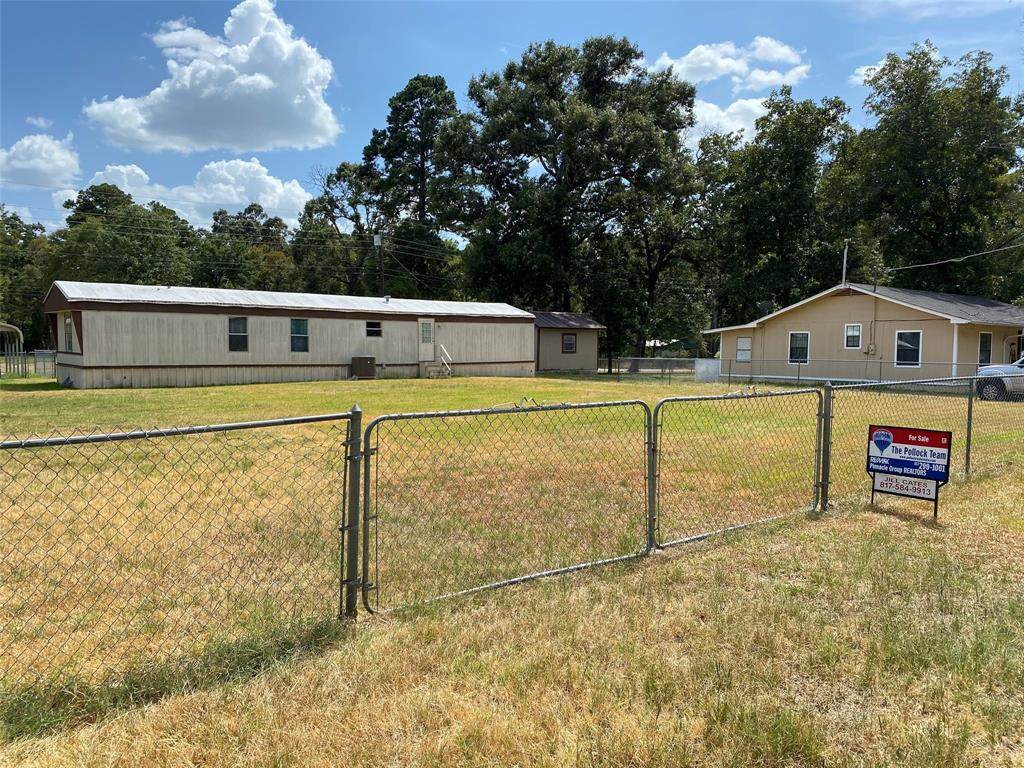 21528 Ravenwood Drive - Photo 1