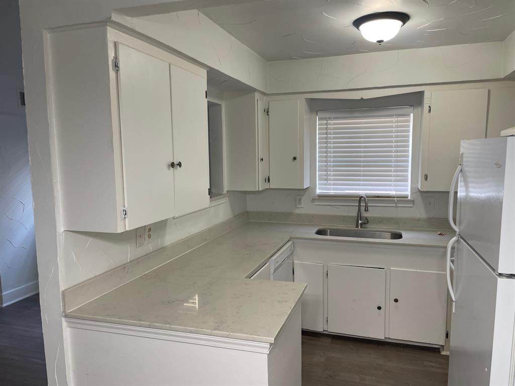 2313 Fitzhugh Avenue - Photo 1