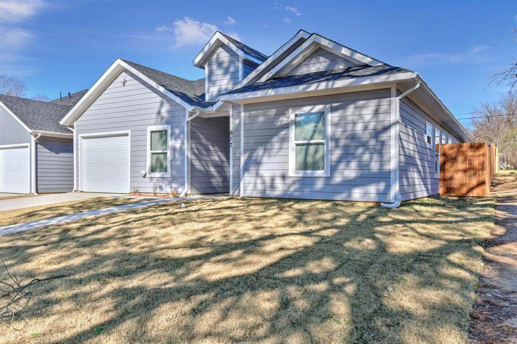 917 Collins Street - Photo 1