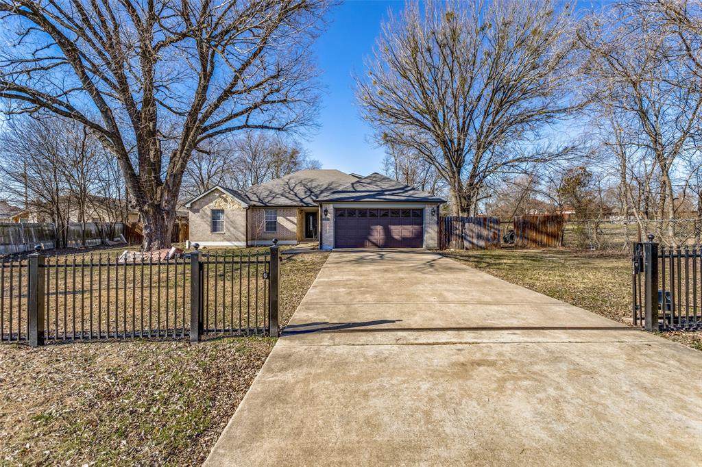 2513 Everton Drive - Photo 1
