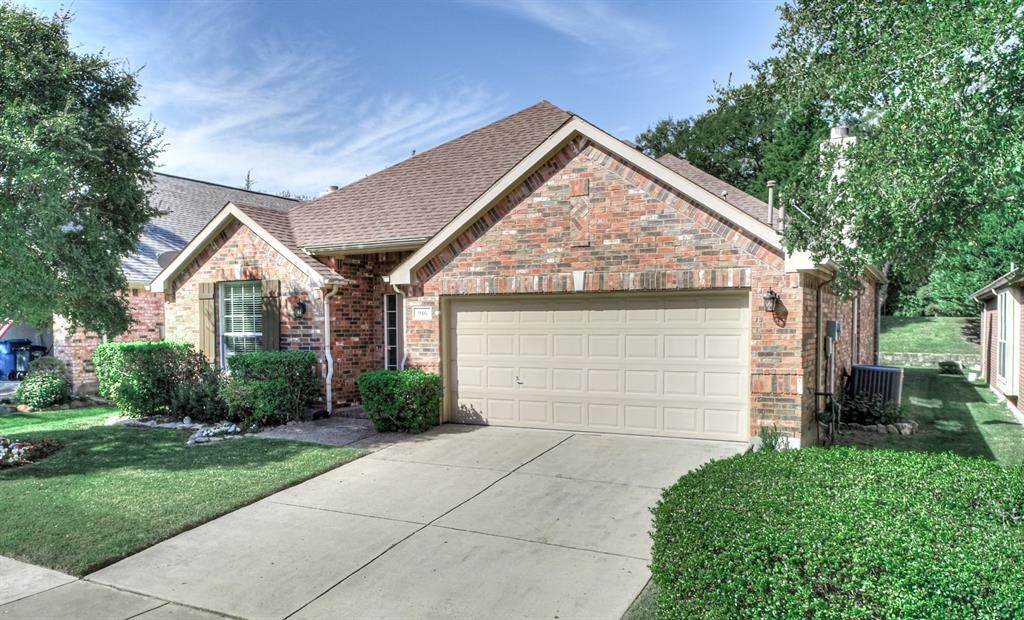 916 Medinah Drive - Photo 1