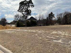 925 Belclaire Circle - Photo 1