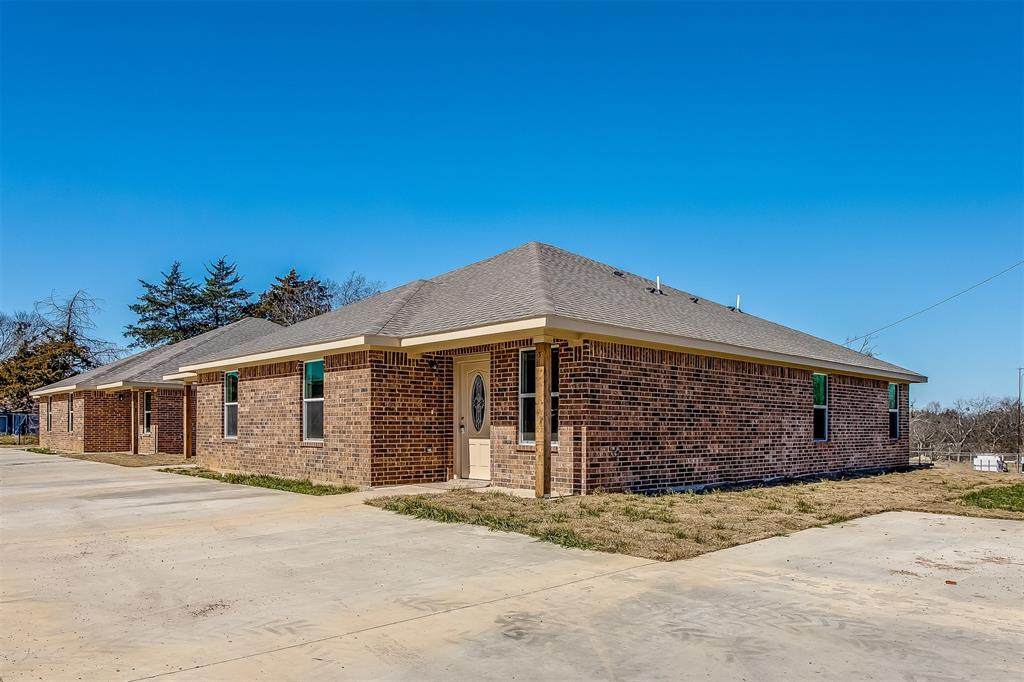 139 Houston - Photo 1