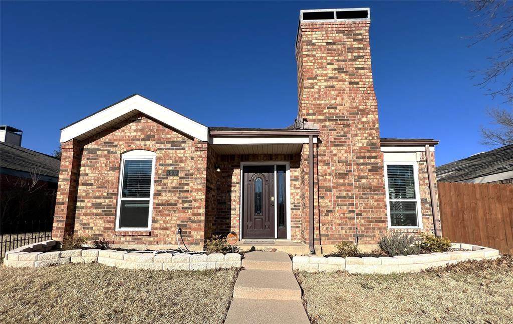 4908 Courtside Drive - Photo 1