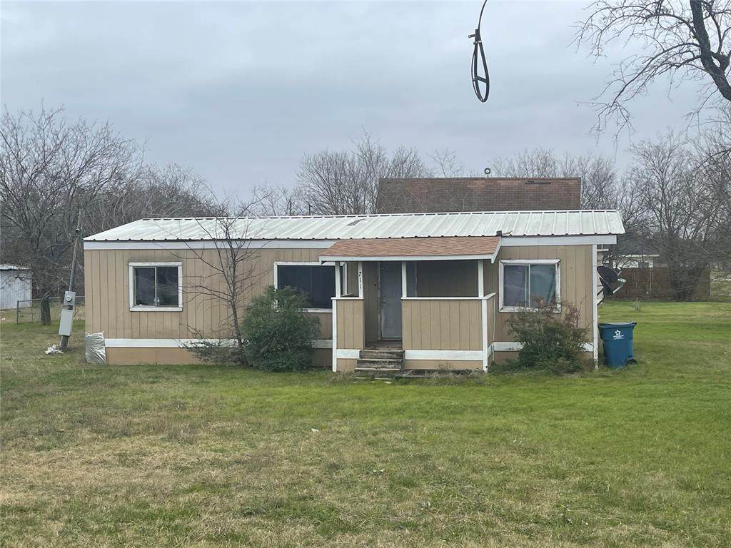 711 Baugh Street - Photo 1