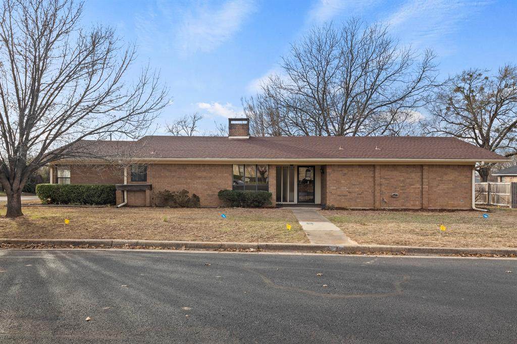 212 Robin Way - Photo 1