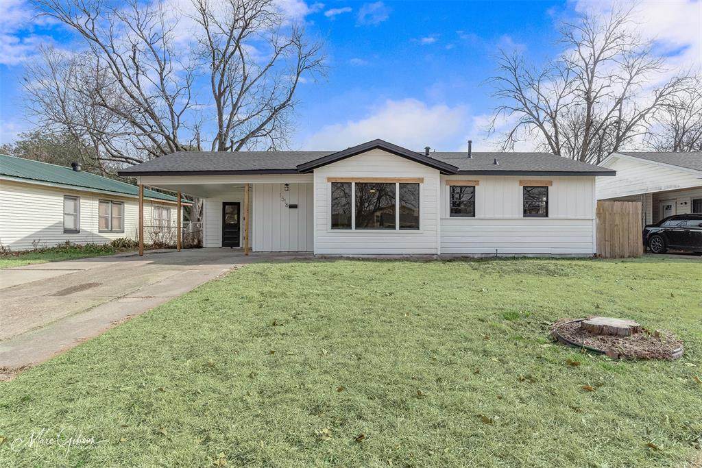 1518 Leslie Street - Photo 1