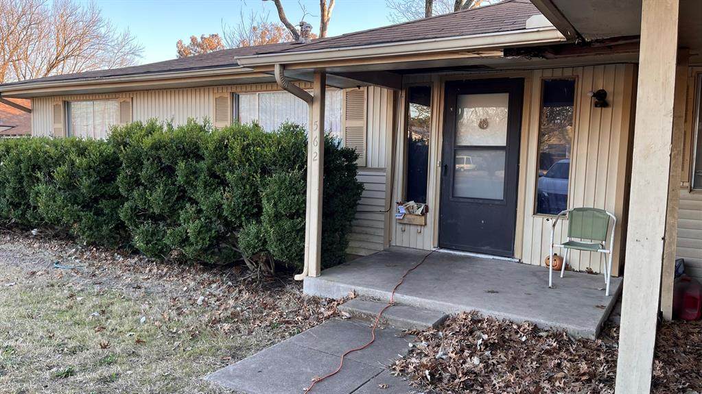 562 6th Street - Photo 1