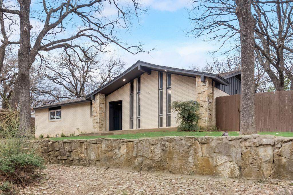 2905 Friendswood Drive - Photo 1