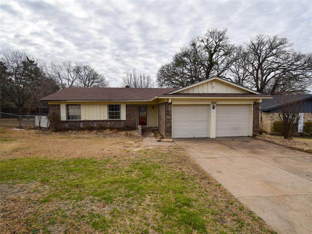 2806 Hyde Park Circle - Photo 1