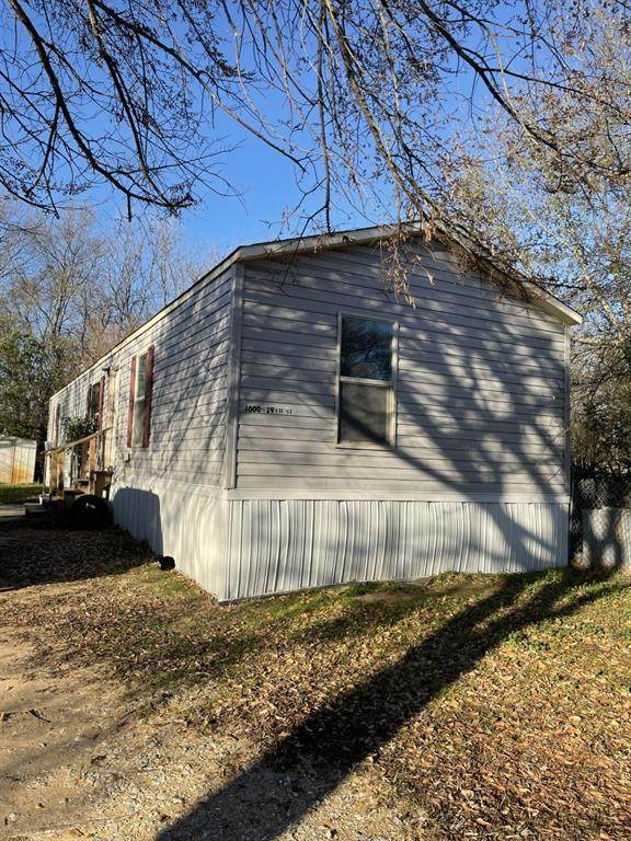 1000 19th Street - Photo 1