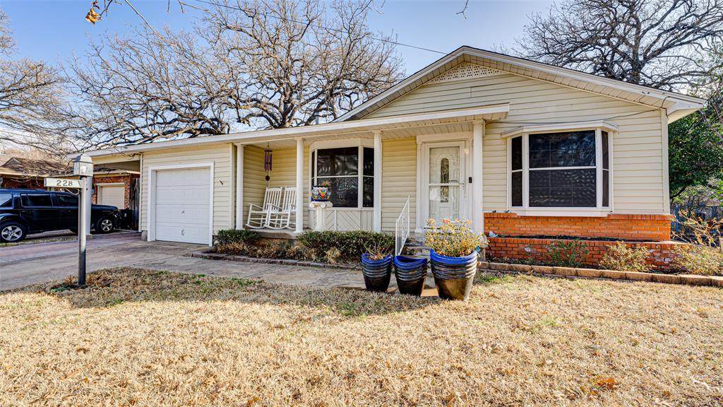 228 Arthur Drive - Photo 1