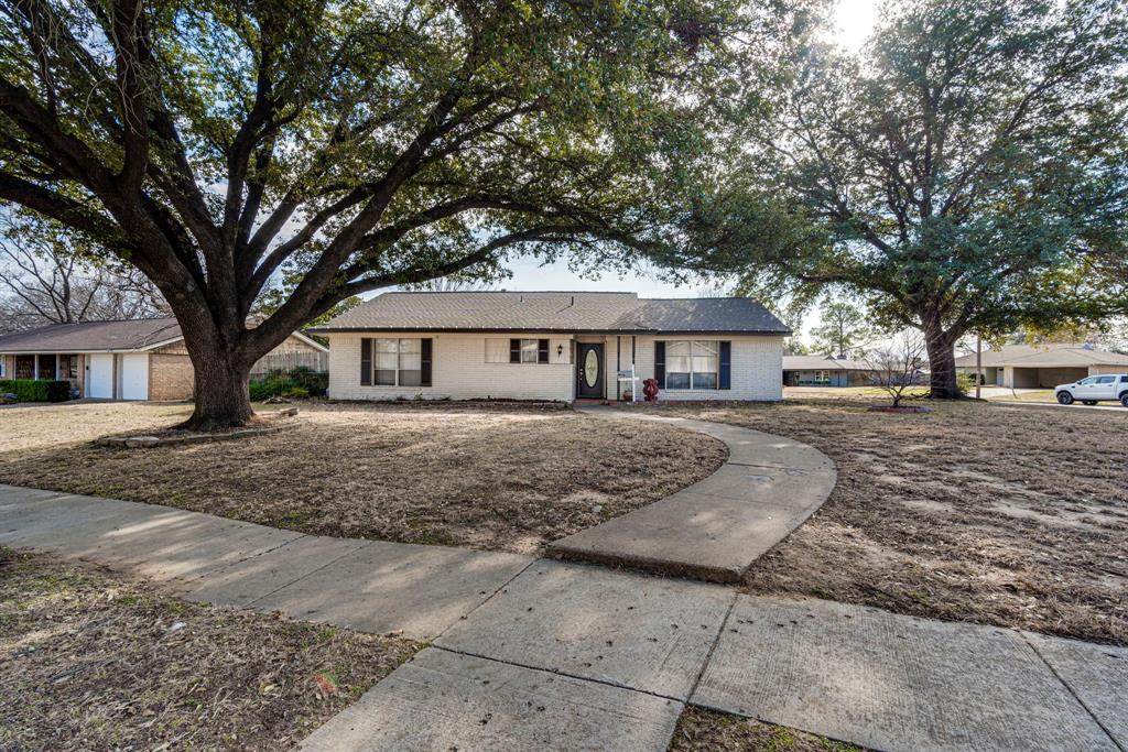 404 Lakeside Drive - Photo 1
